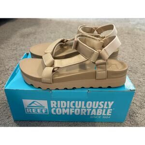 Reef Cusion Rem Hi size 9.5 - Brand New Platform Sandal